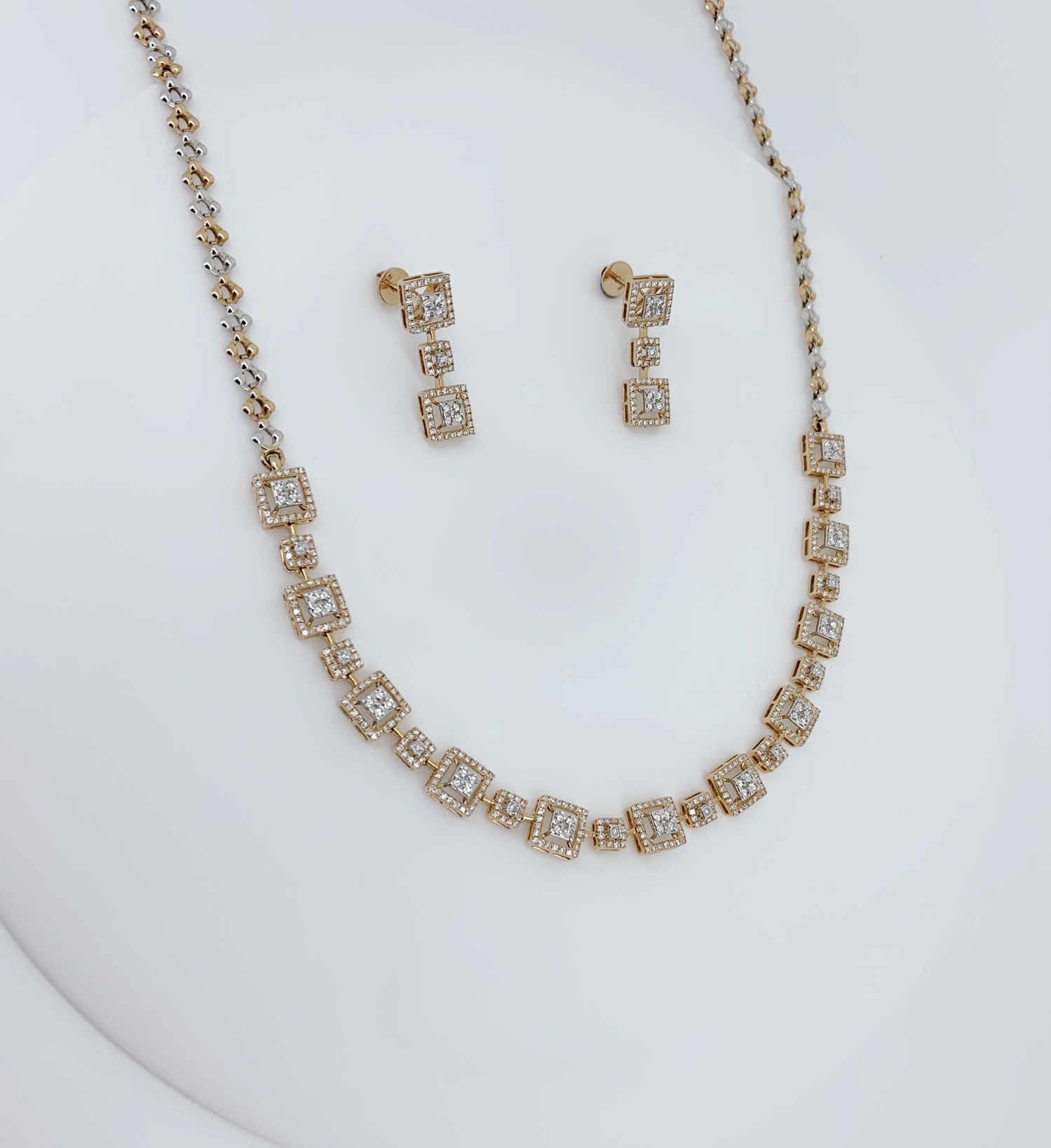 Timeless Grid Diamond Necklace Set