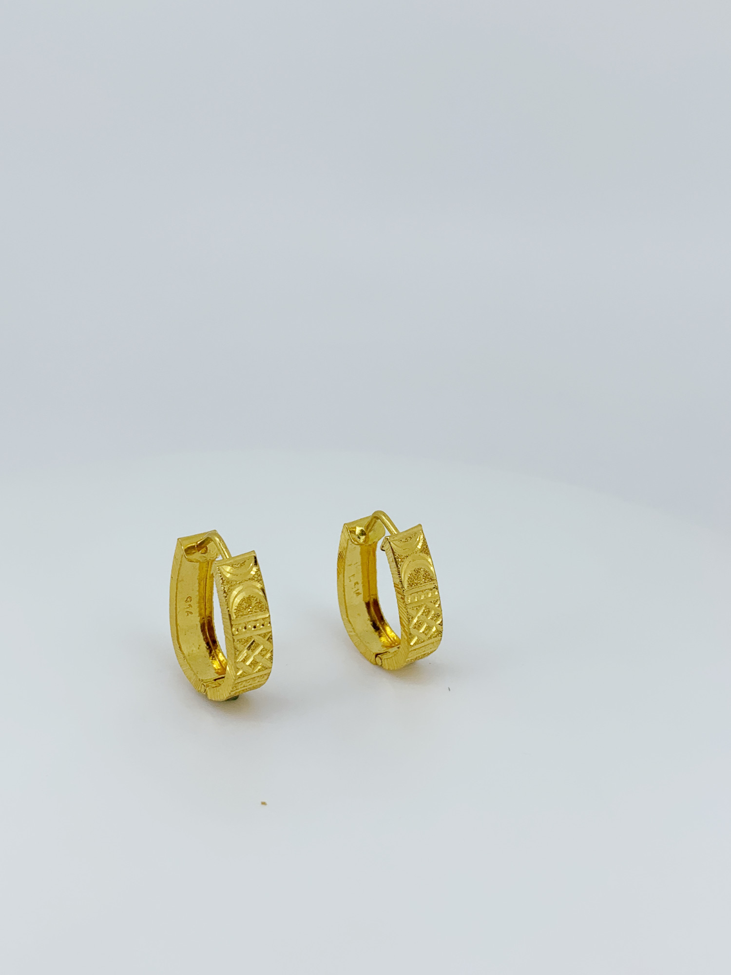 22K Classic Engraved Gold Bali - Image 3