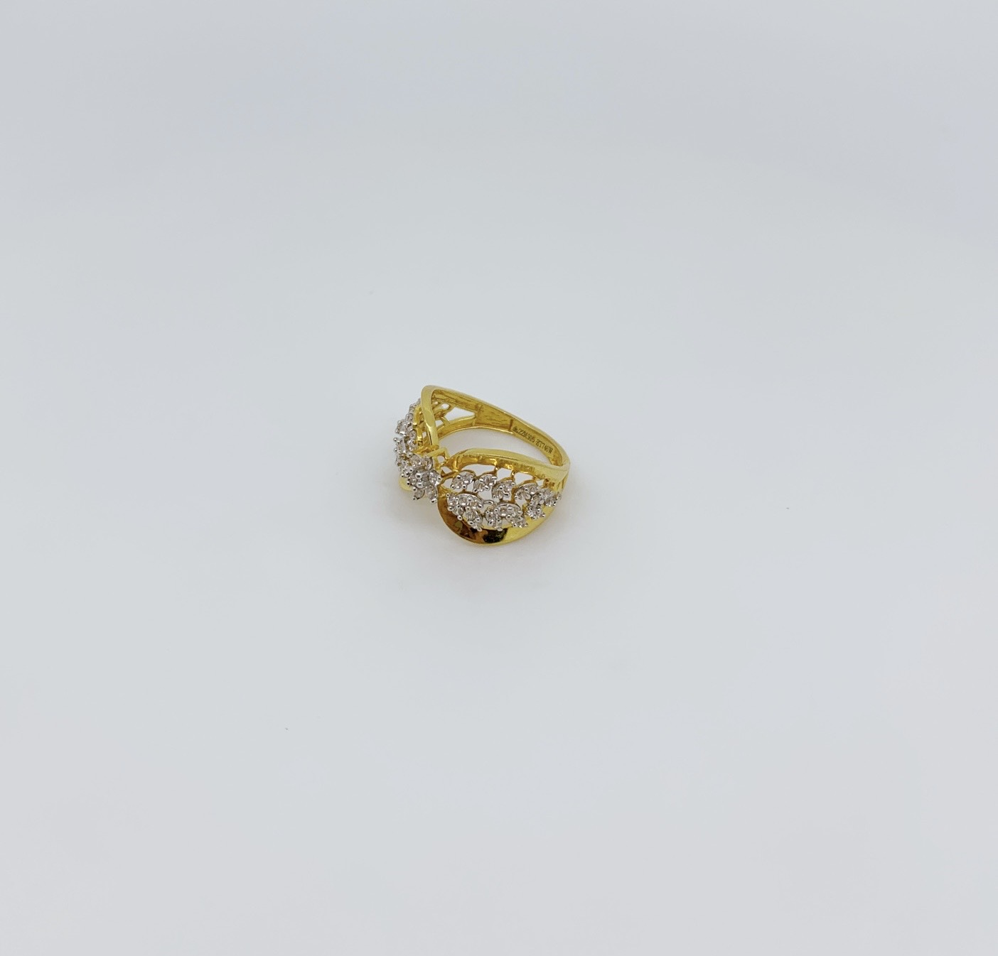 Royal Embrace Diamond Ring - Image 4