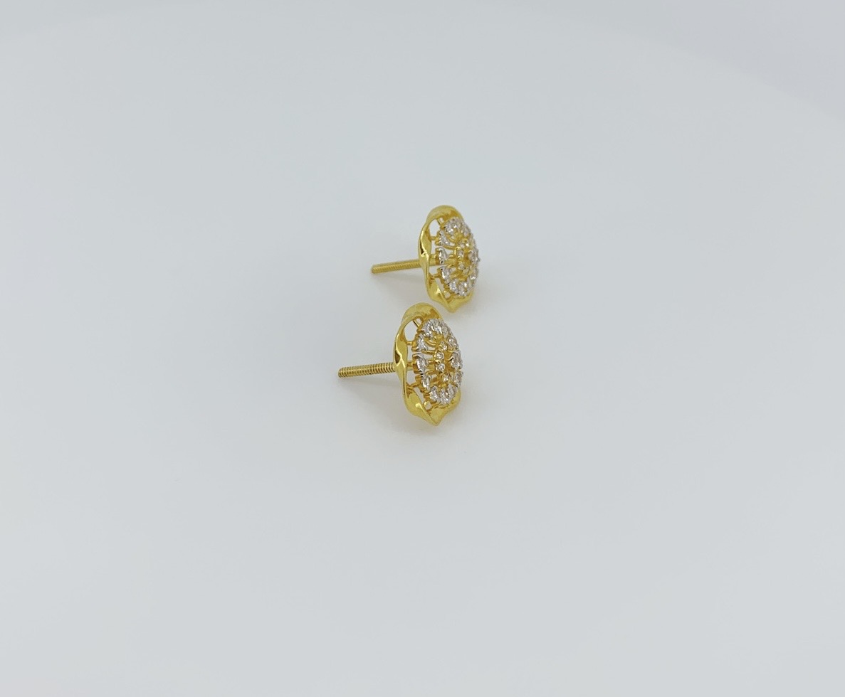 Elegant Floral Gold Earrings - Image 3