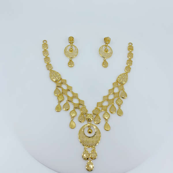 Classic Indian Gold Necklace Set