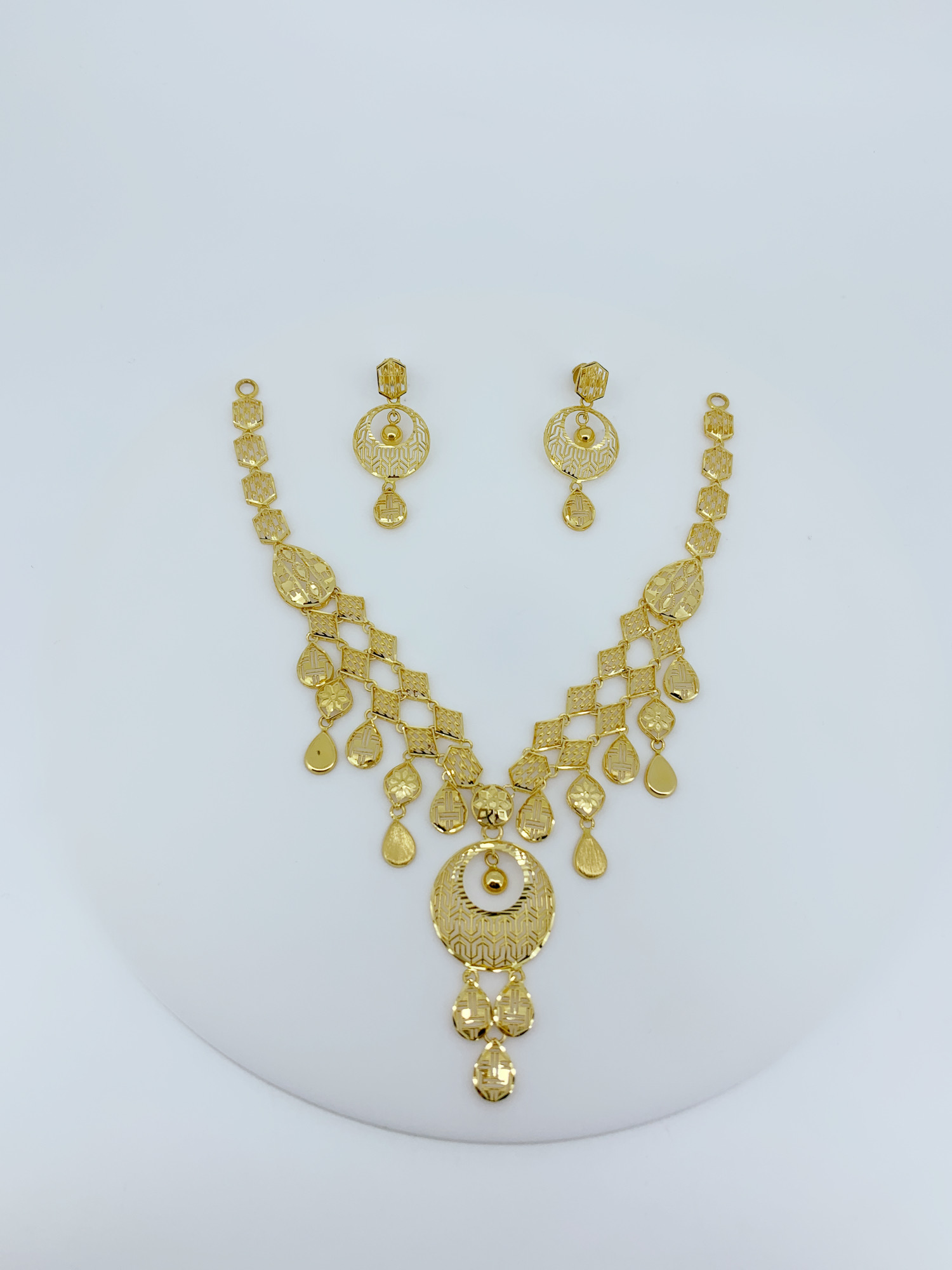 Classic Indian Gold Necklace Set