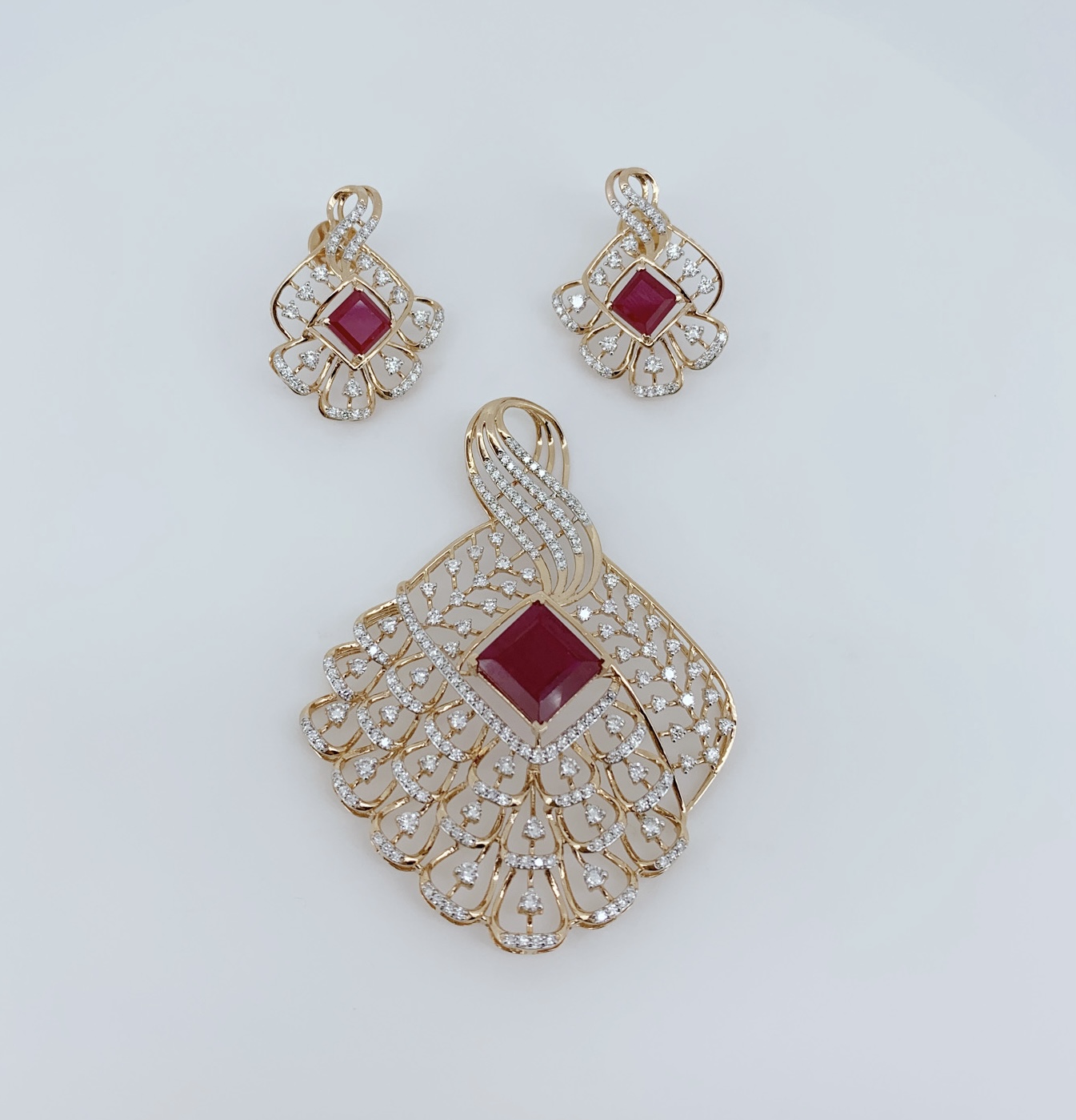 Royal Filigree Diamond Pendant Set - Image 2