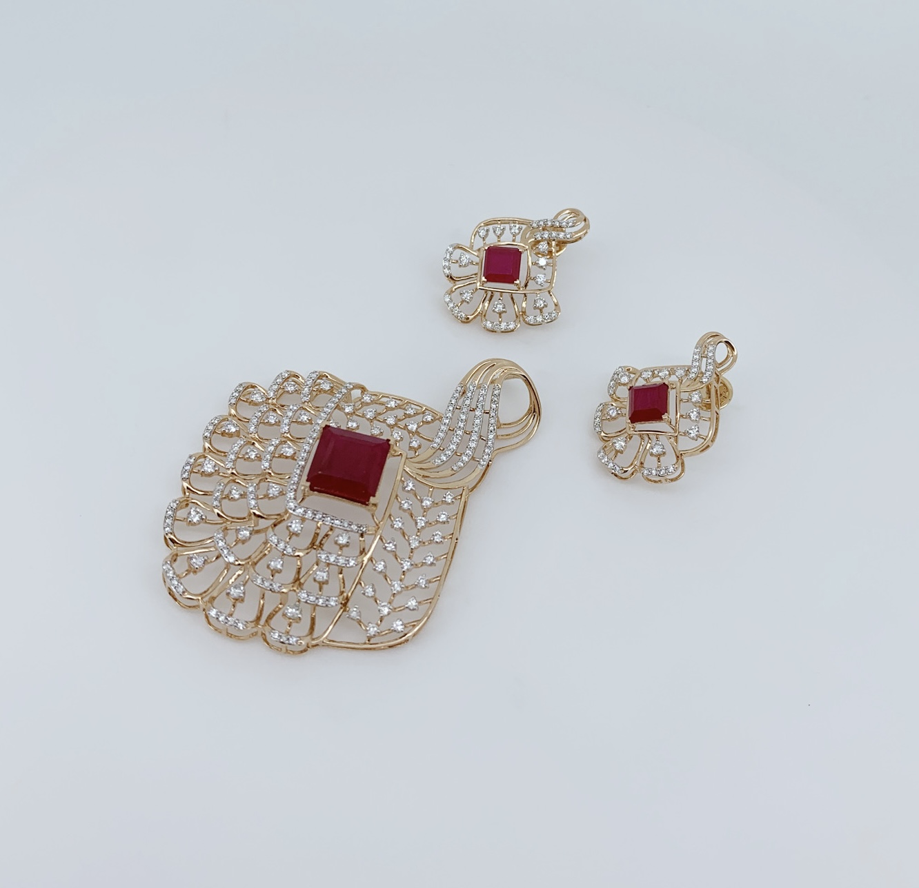 Royal Filigree Diamond Pendant Set - Image 3