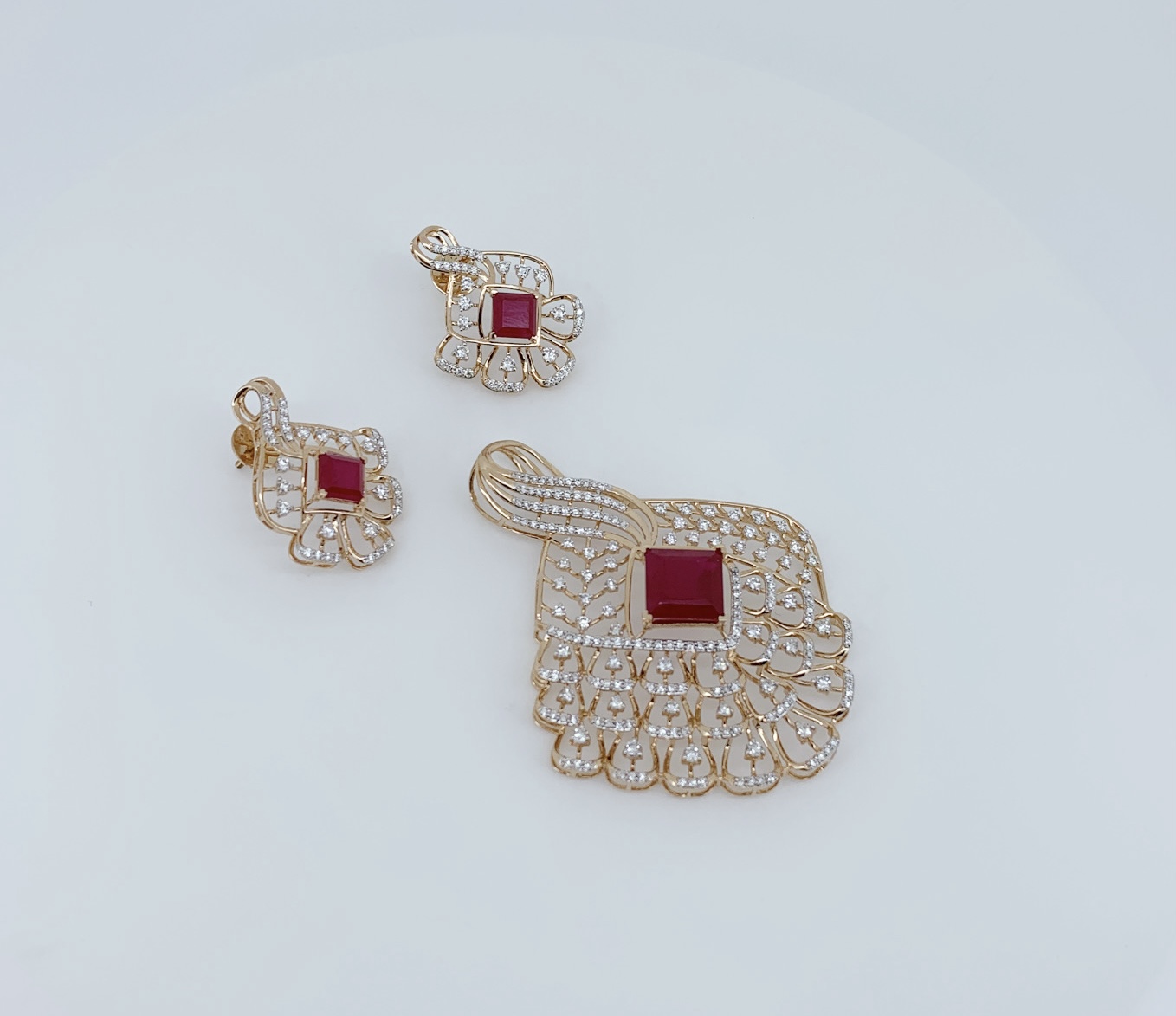 Royal Filigree Diamond Pendant Set - Image 4