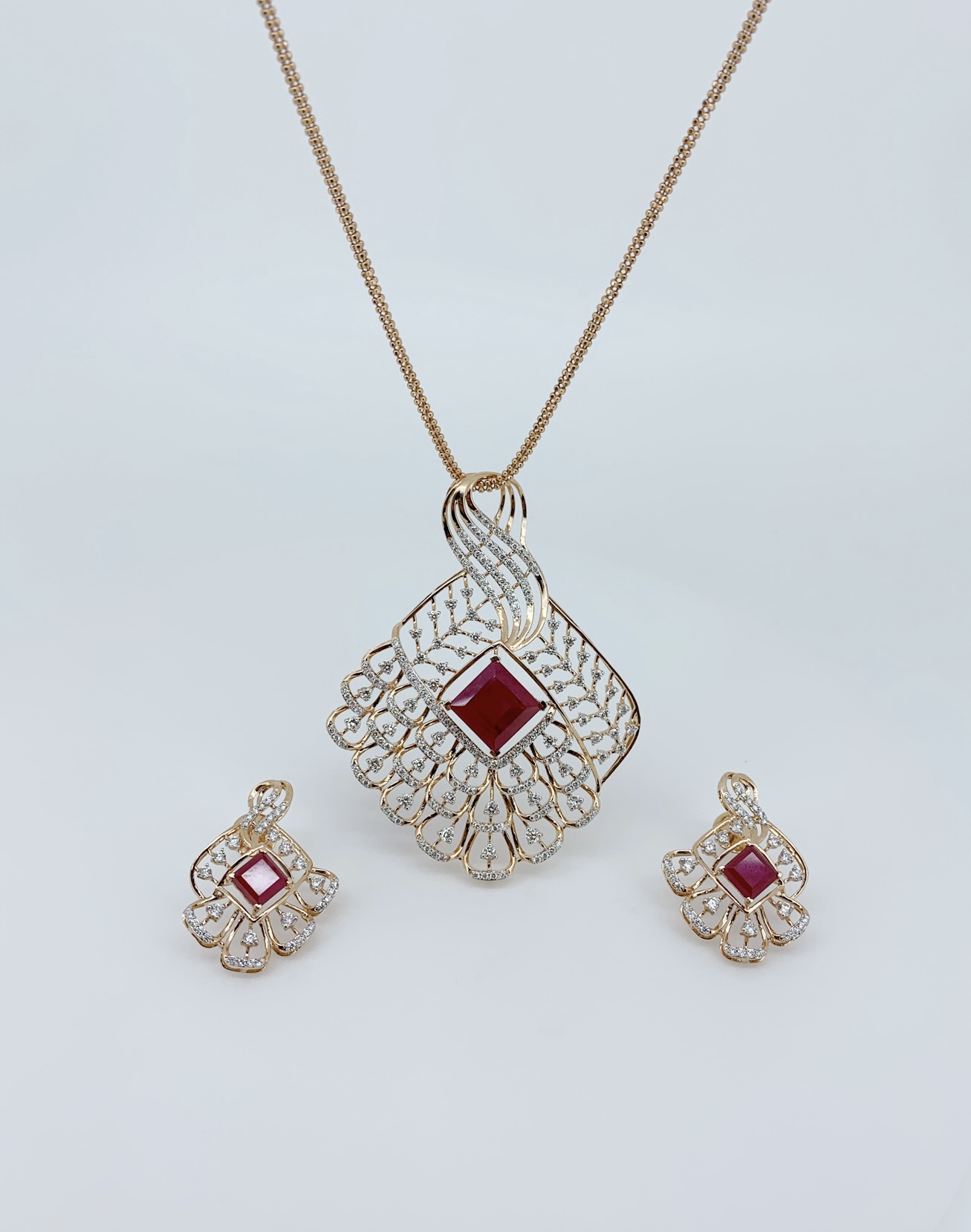 Royal Filigree Diamond Pendant Set