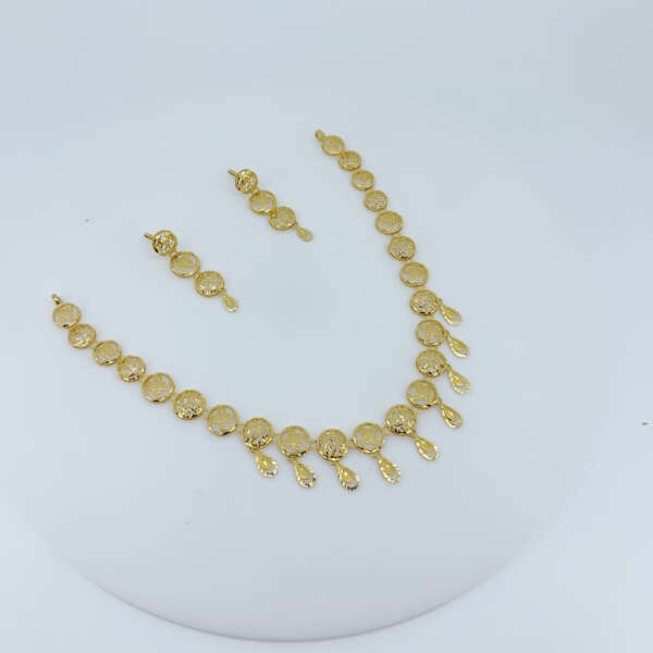 Timeless Indian Gold Necklace Set with Drop Hangings