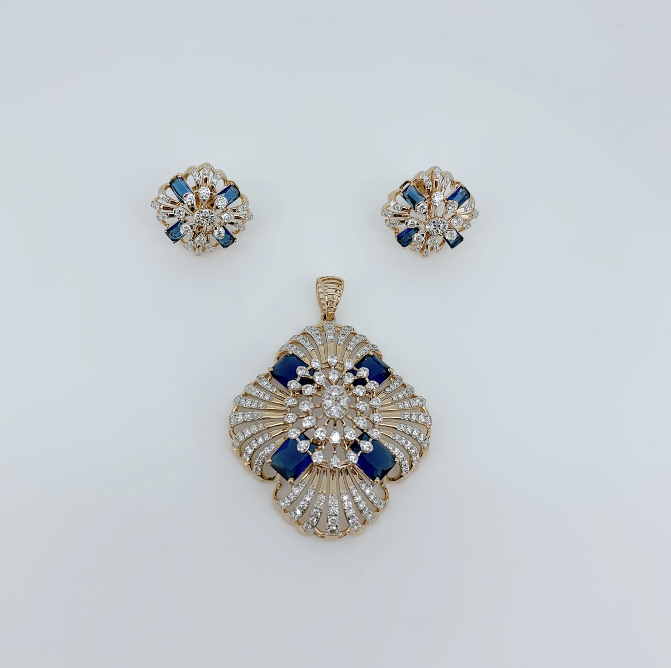 Floral Aura Diamond Pendant Set - Image 4