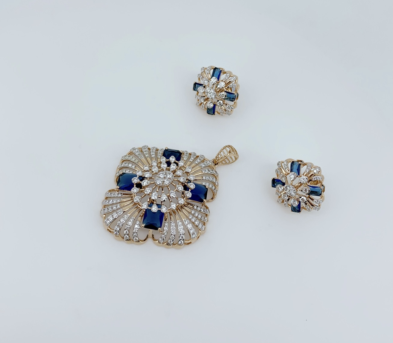 Floral Aura Diamond Pendant Set - Image 3