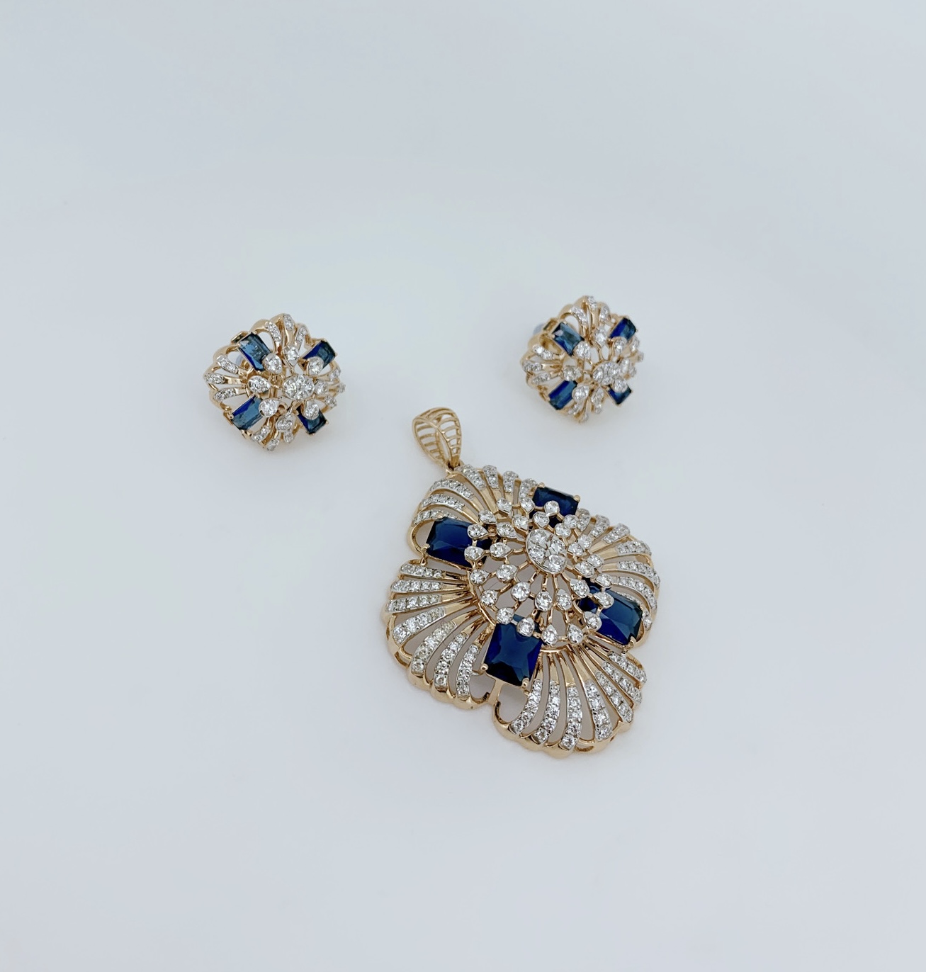 Floral Aura Diamond Pendant Set - Image 2