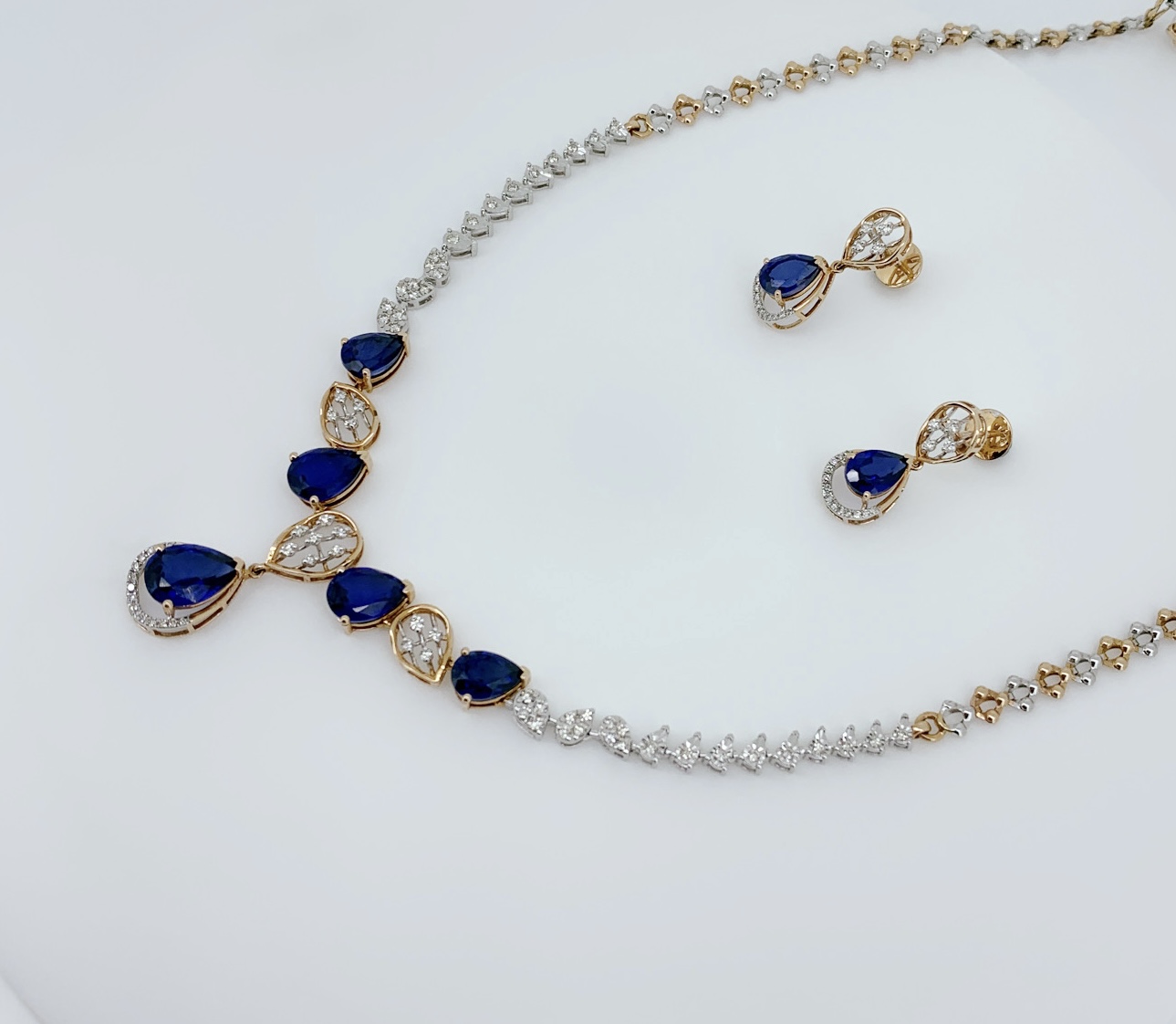 Royal Teardrop Grace Diamond Set - Image 2