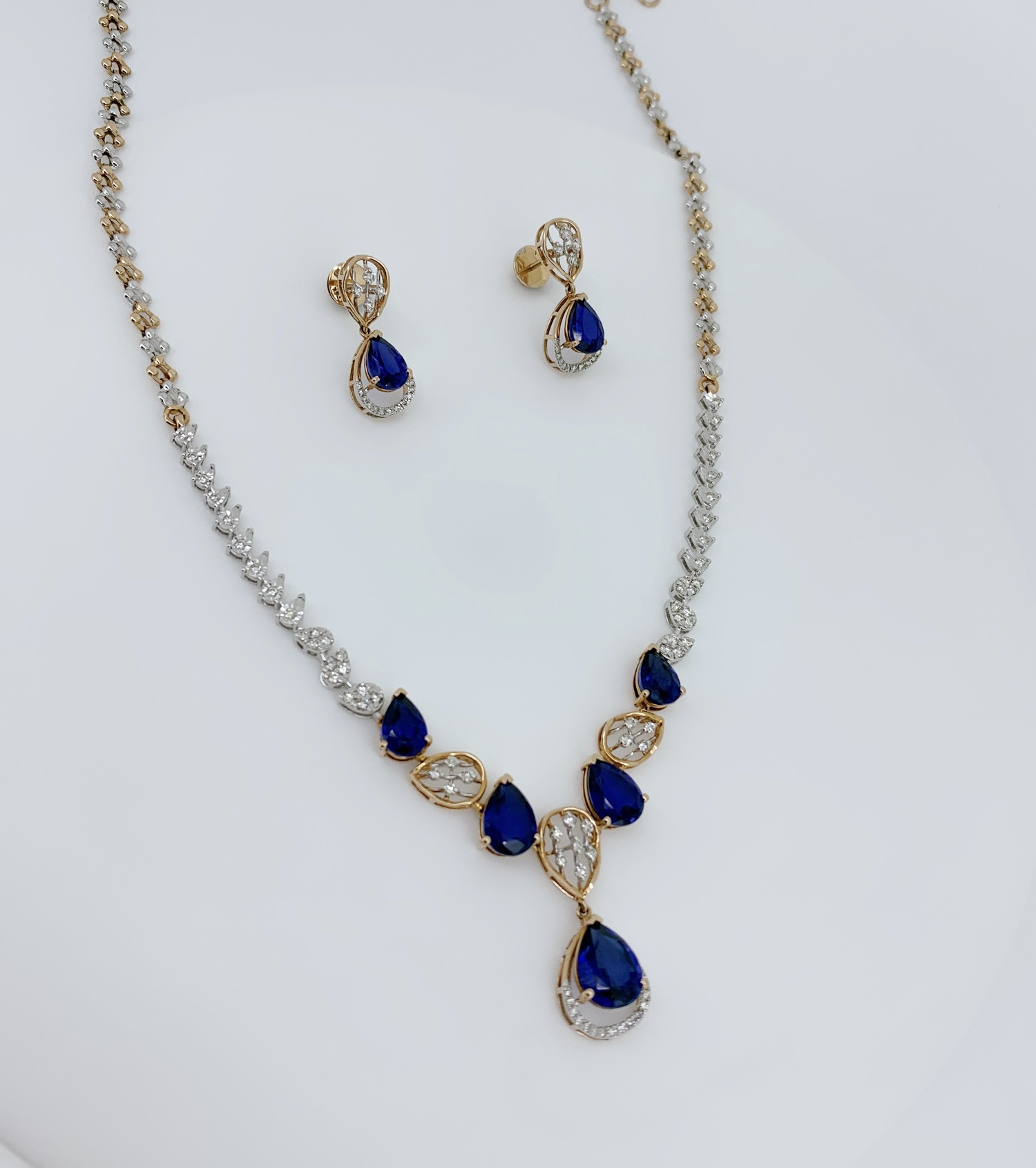 Royal Teardrop Grace Diamond Set - Image 3